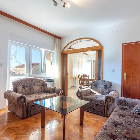 3 Bedroom Cozy Apartment In Kastel Luksic Kaštela Exteriör bild