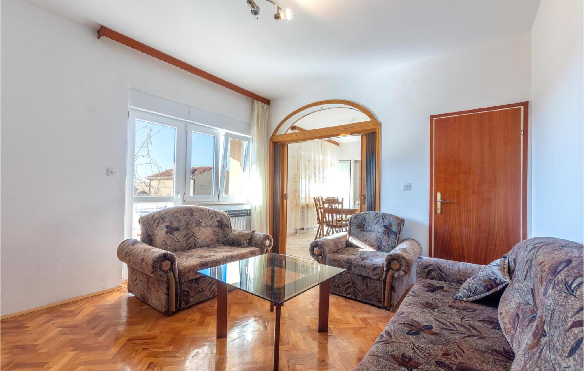 3 Bedroom Cozy Apartment In Kastel Luksic Kaštela Exteriör bild